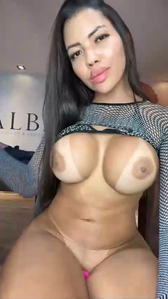 Nudes da Colombiana peituda com cara de safada